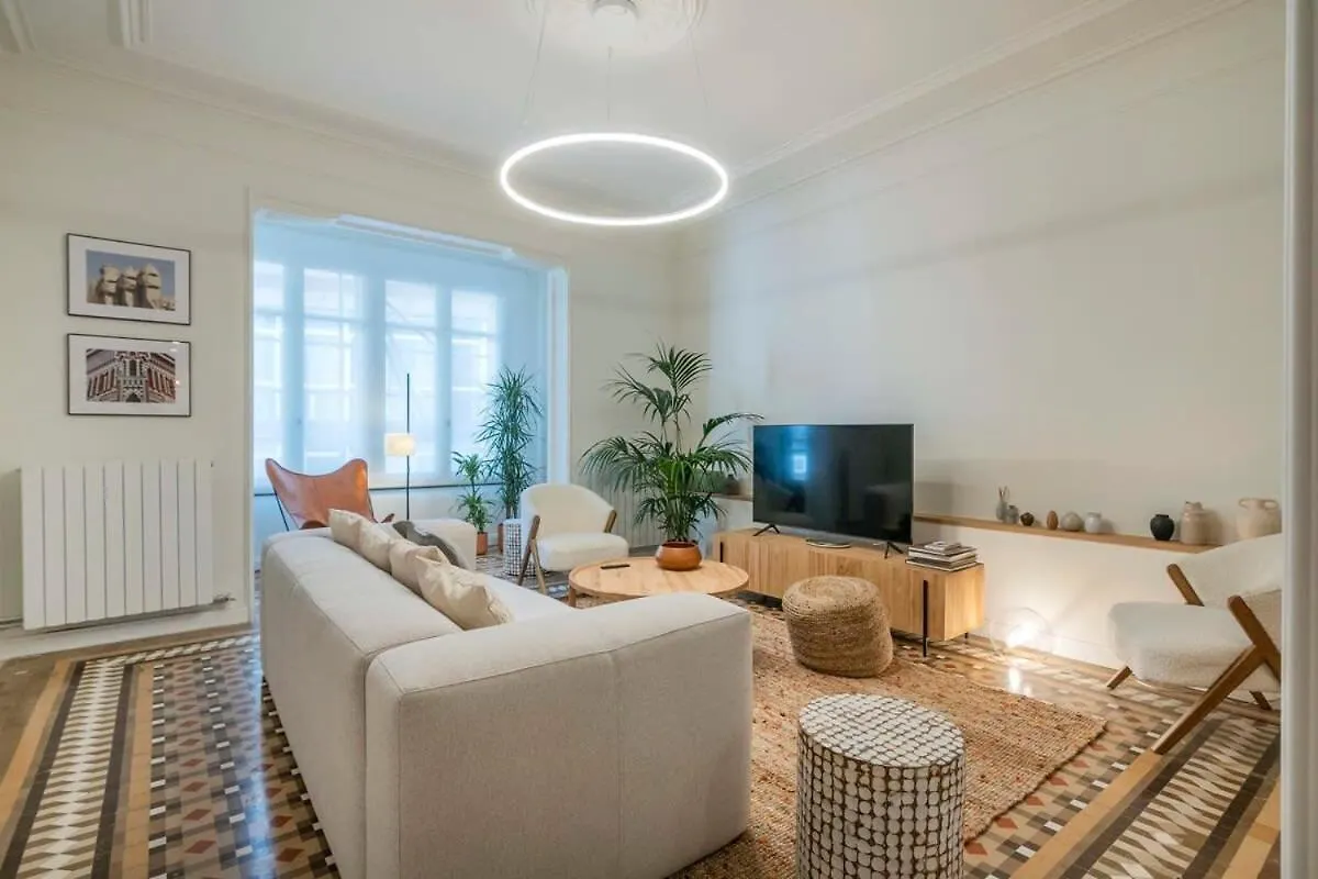 Amazing 5 Bd 5 Bathroom Next To Plaza Catalunya 바르셀로나